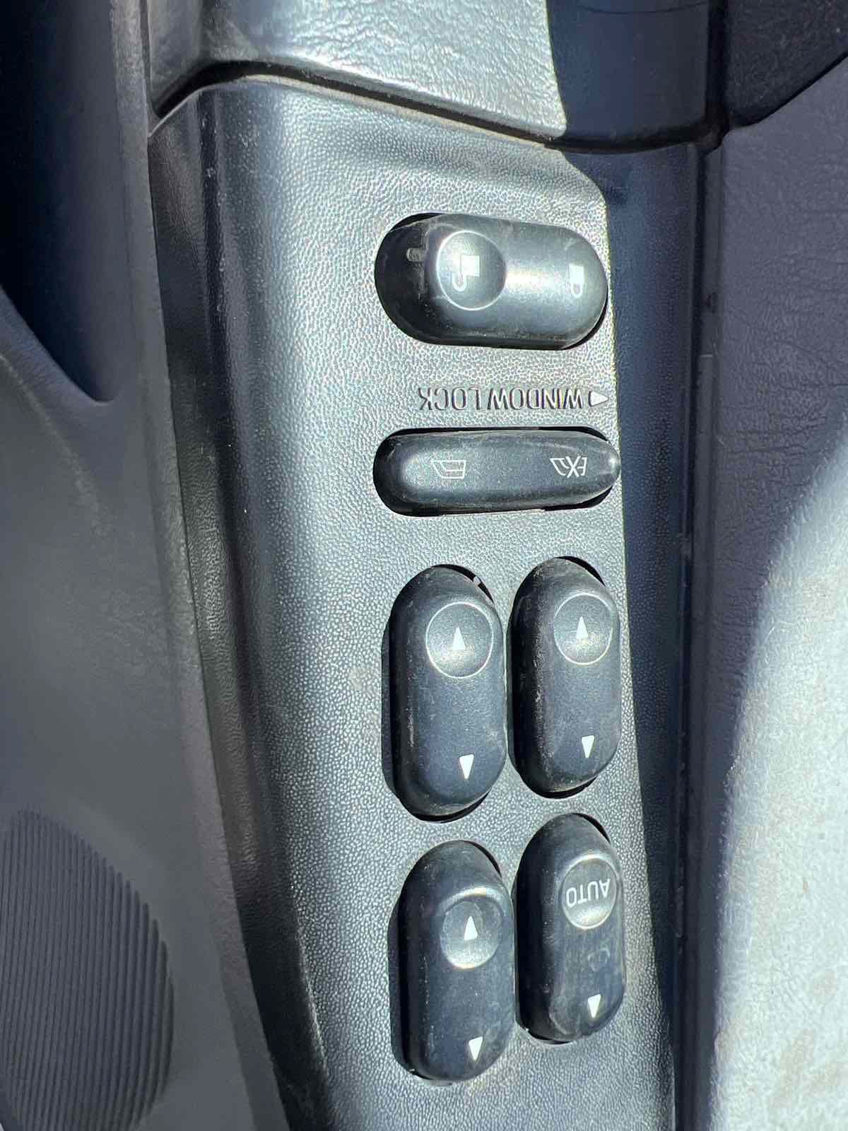 Used 2005 Ford F550 2WD Crew Cab Super Duty image 16