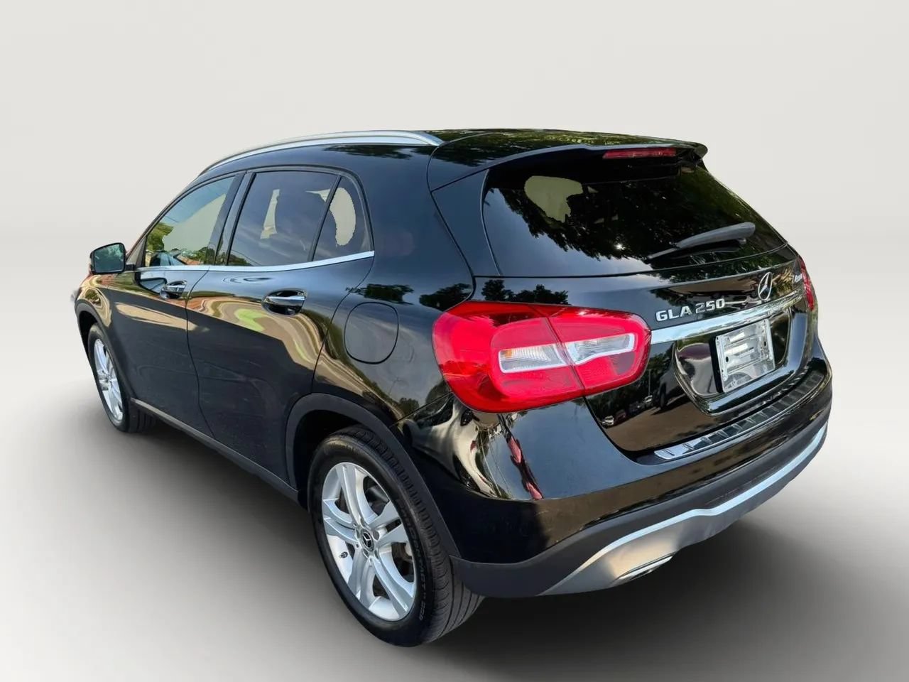 Used 2019 Mercedes-Benz GLA 250 4MATIC image 4