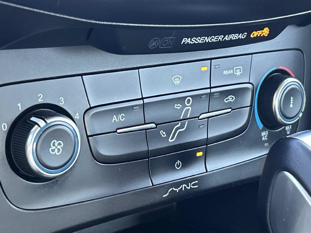 Used 2015 Ford Focus SE w/ SE Sport Package FWD image 32