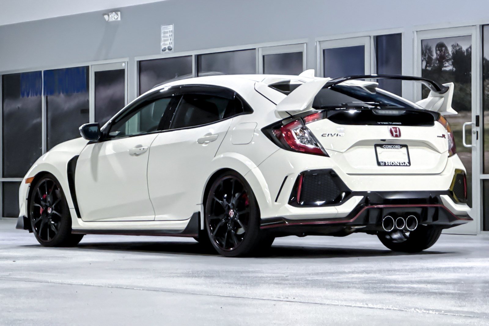 Used 2018 Honda Civic Type R image 3