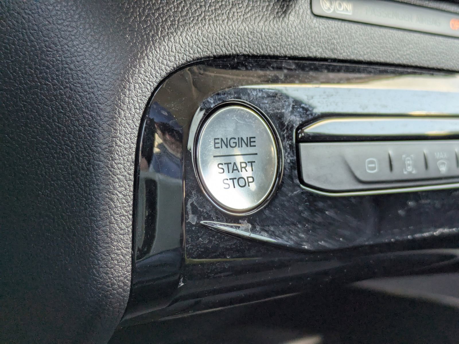 Certified 2025 Ford Escape SE FWD image 30