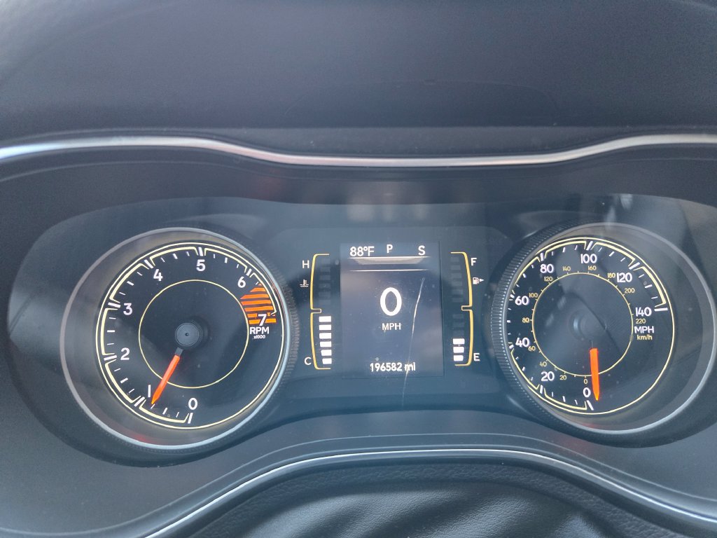 Used 2019 Jeep Cherokee Latitude w/ Popular Appearance Group FWD image 16