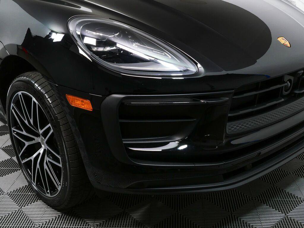 Certified 2026 Porsche Macan AWD/4WD image 38