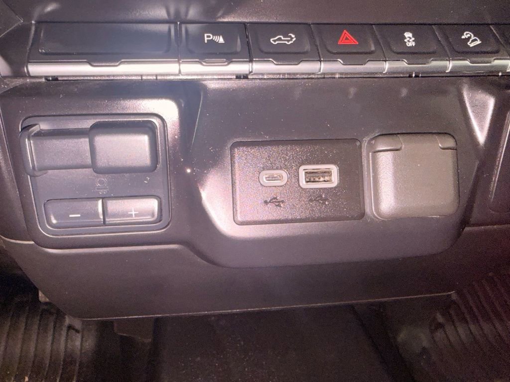 Used 2023 GMC Sierra 3500 SLE image 12