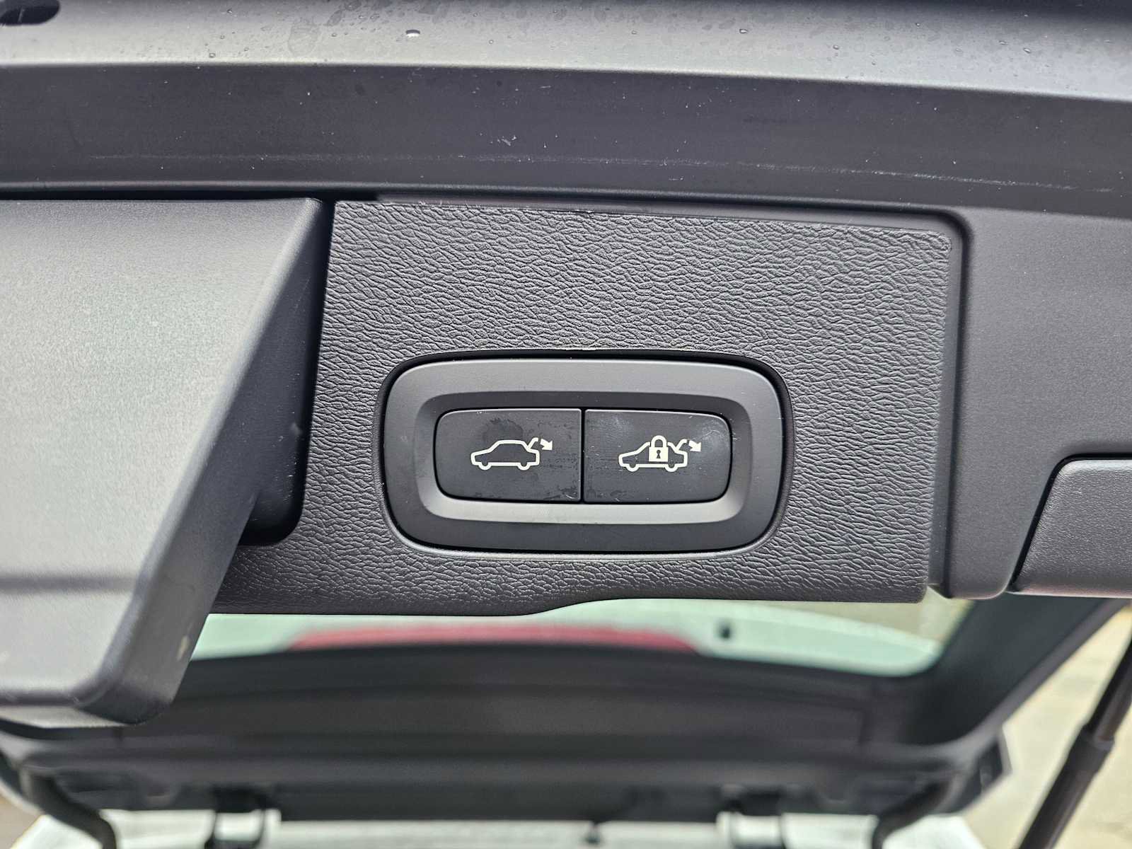 Used 2025 Volvo XC60 T8 Ultra w/ Protection Package Premier image 17