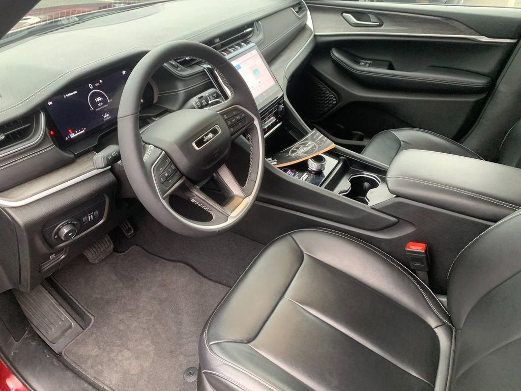 Used 2024 Jeep Grand Cherokee Limited image 10