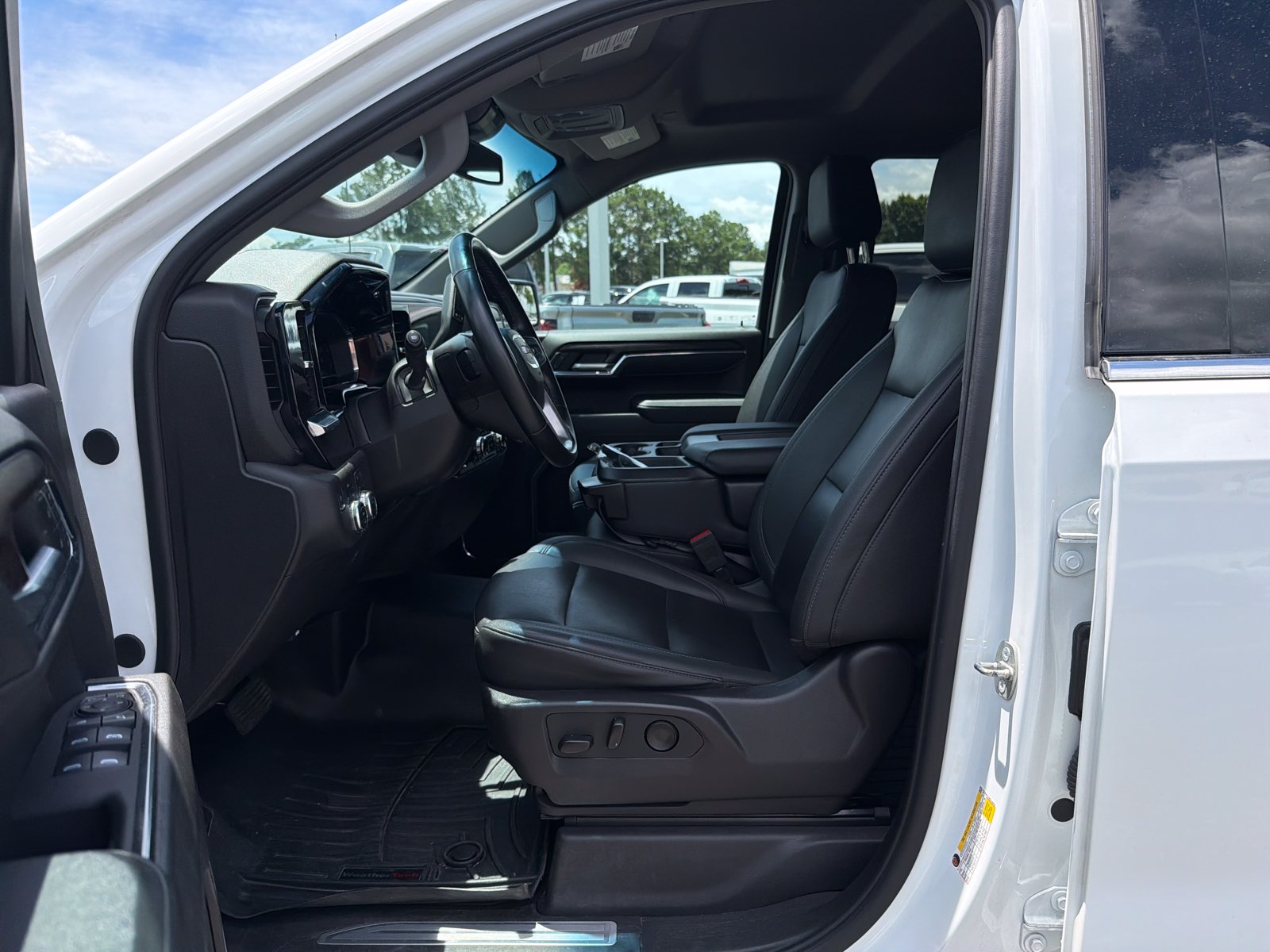 Used 2024 GMC Sierra 1500 SLT AWD/4WD image 13