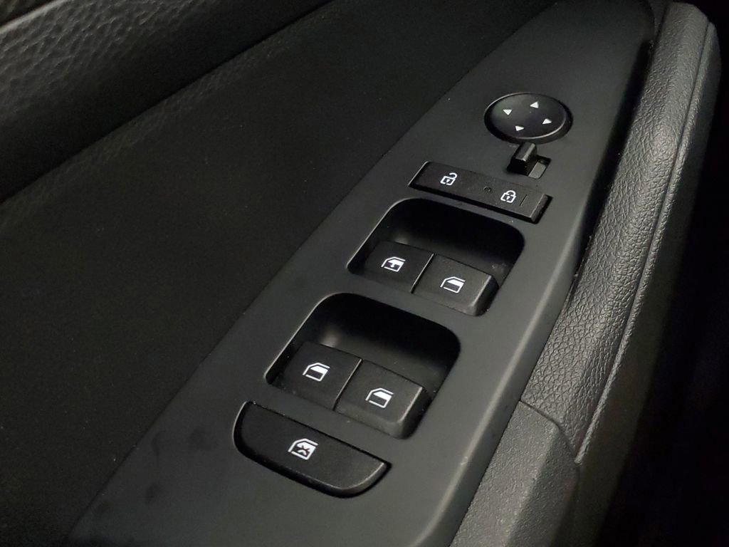 Used 2023 Kia Sportage LX image 17