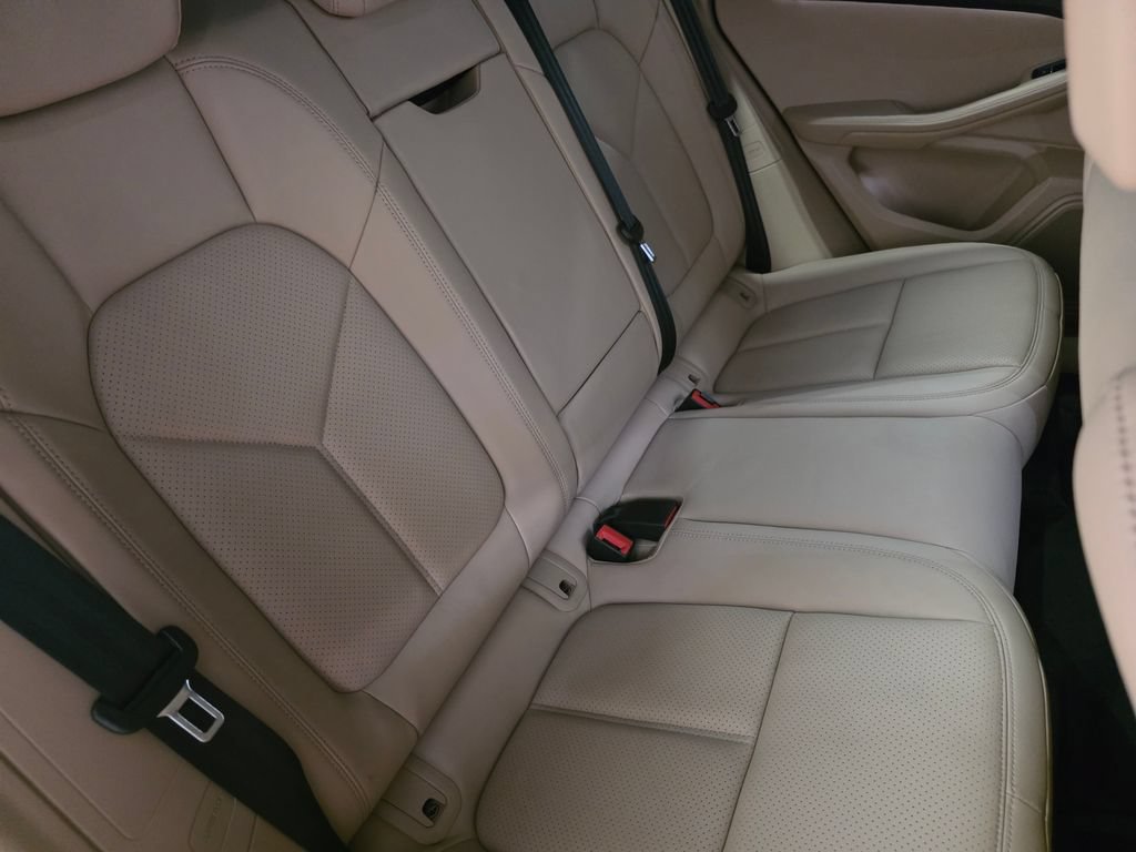 Certified 2026 Porsche Macan AWD/4WD image 15