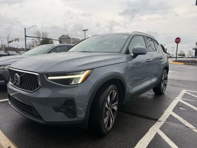 Used 2023 Volvo XC40 B5 Ultimate w/ Protection Package Premier image 2
