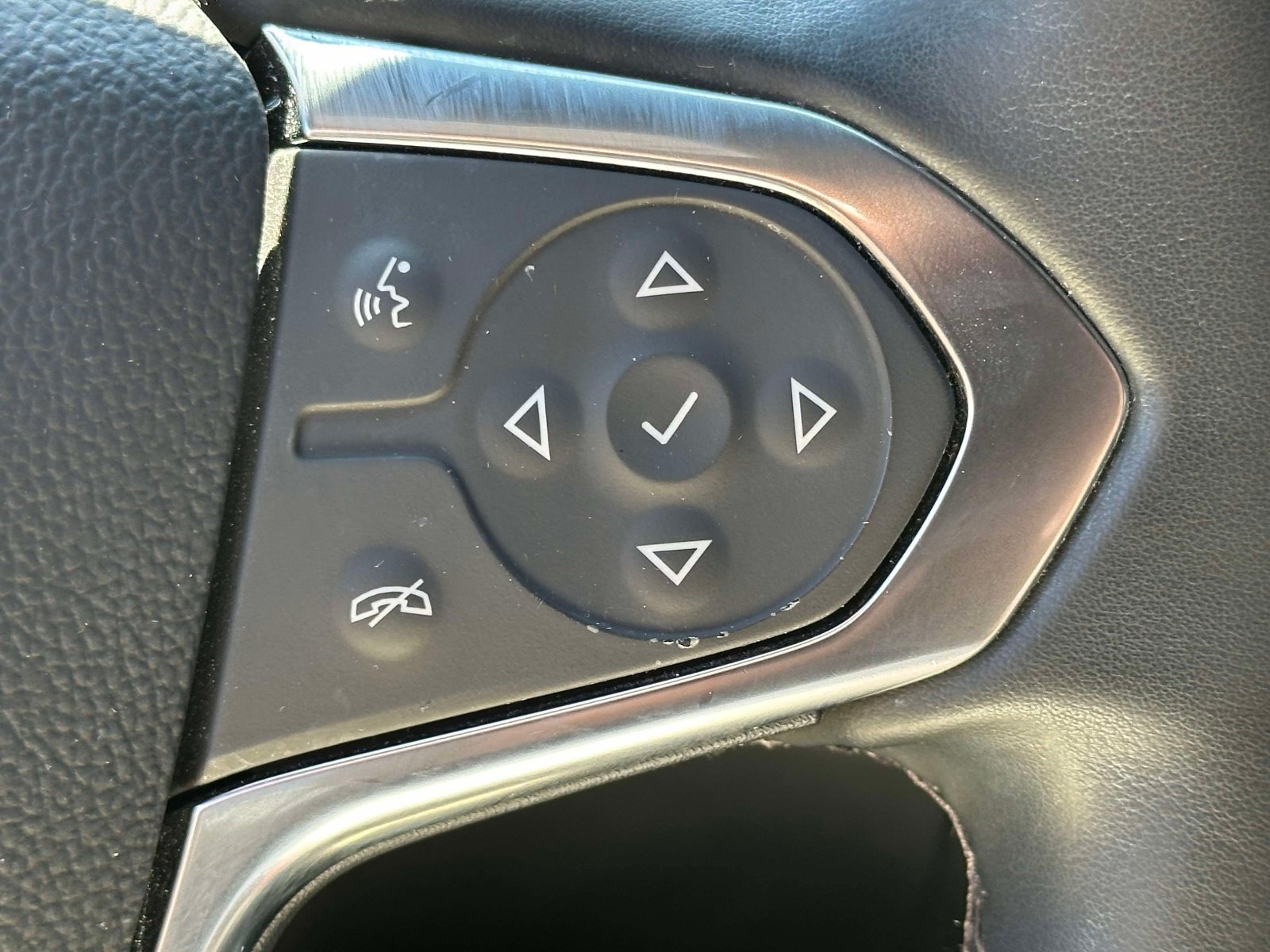 Used 2023 Chevrolet Traverse LT AWD/4WD image 21
