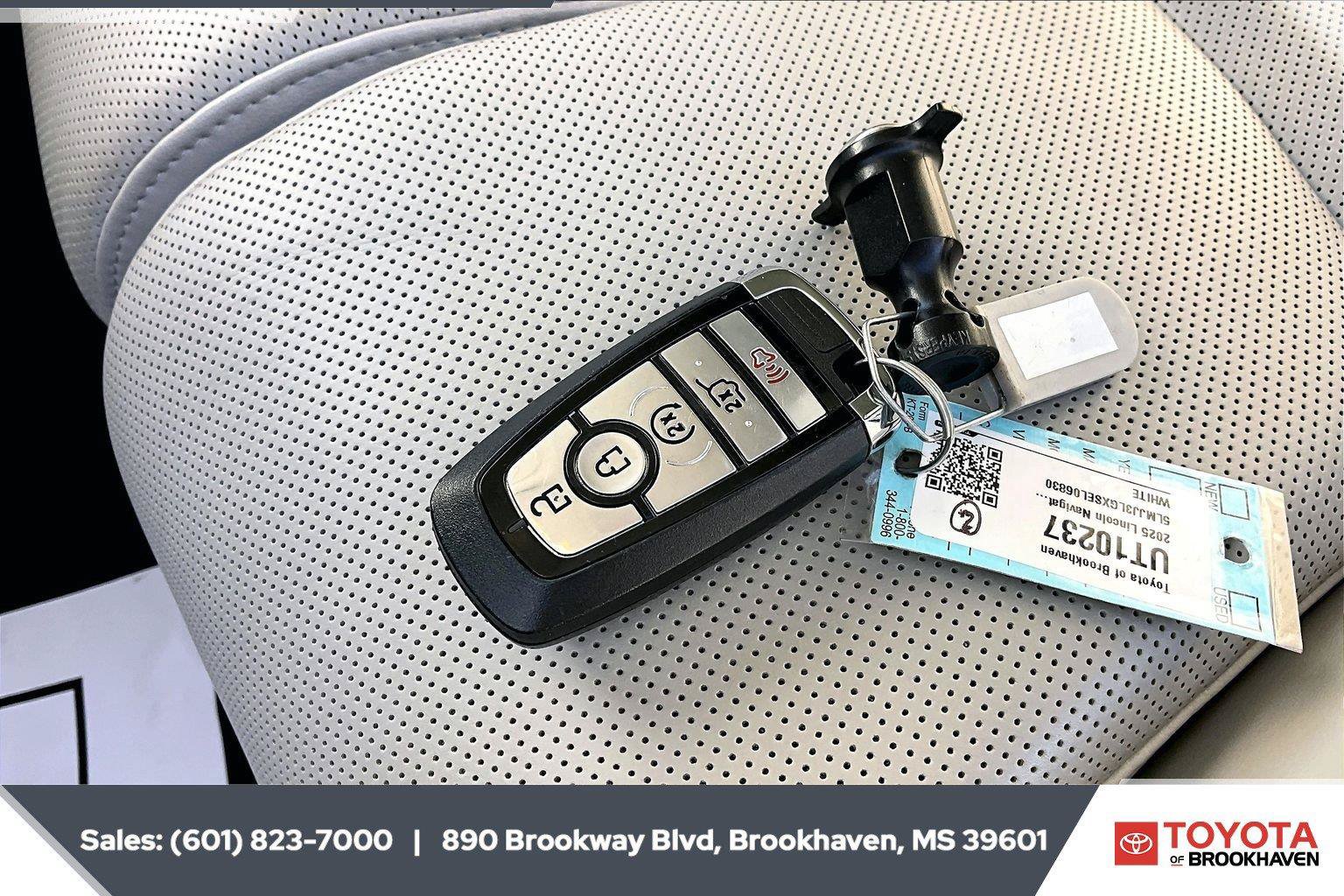 Used 2025 Lincoln Navigator L Reserve AWD/4WD image 9
