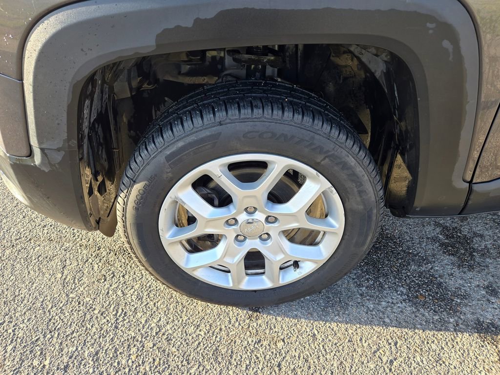 Used 2018 Jeep Renegade Latitude AWD/4WD image 10