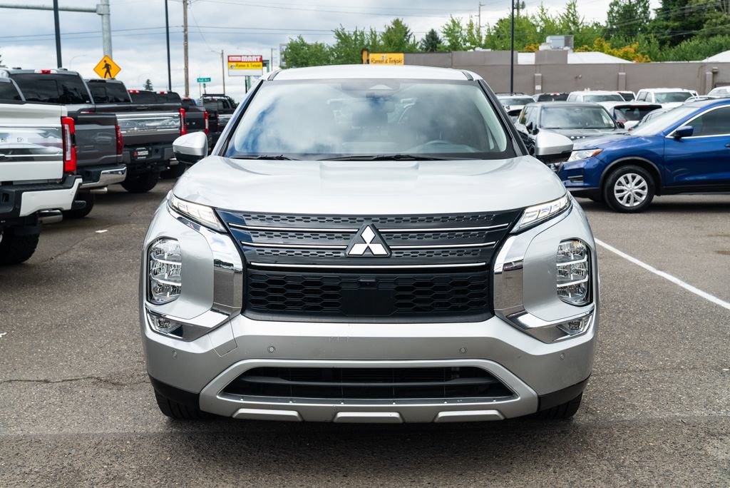 Used 2022 Mitsubishi Outlander SE FWD image 2