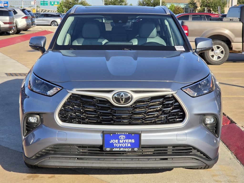 Used 2022 Toyota Highlander XLE FWD image 3