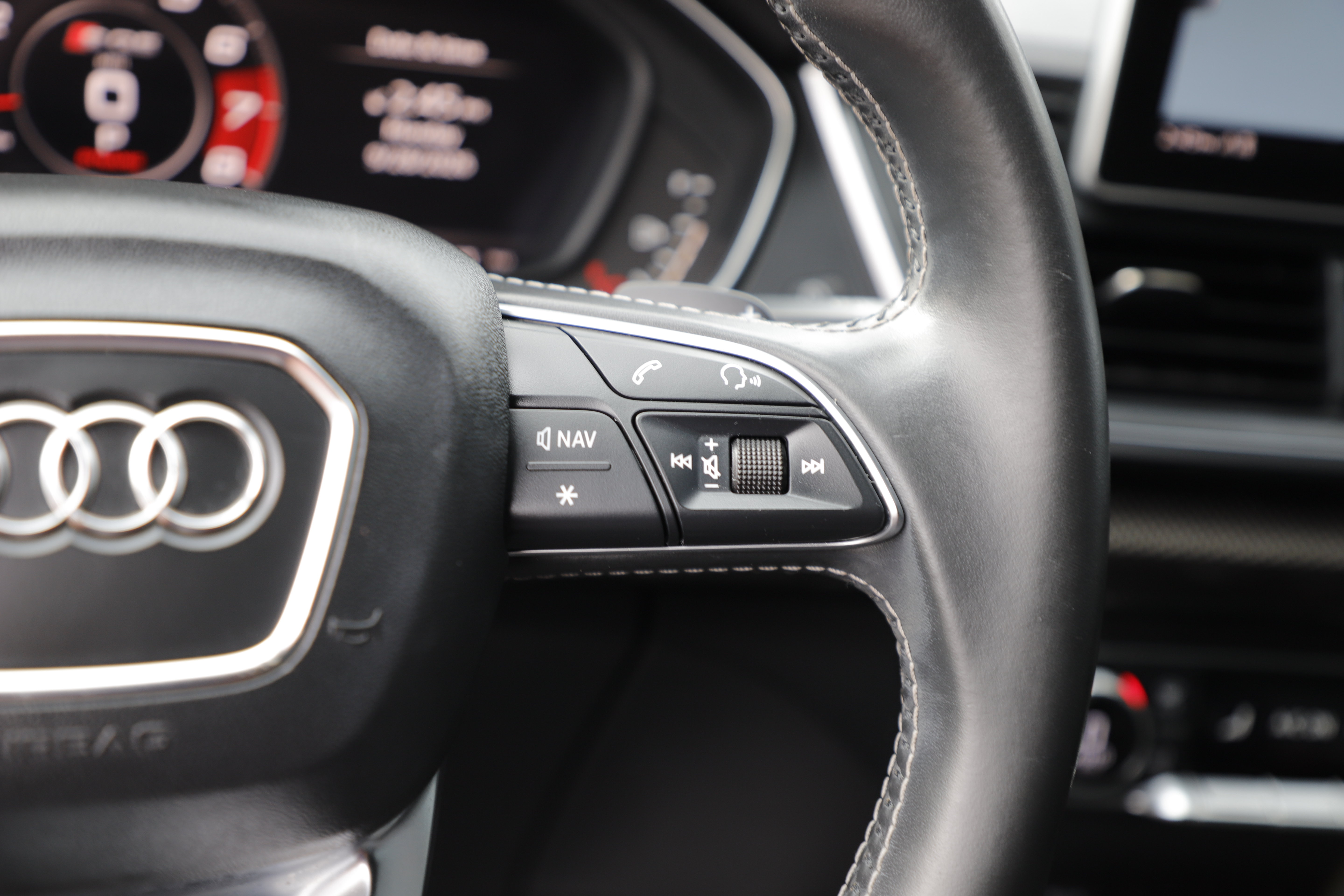 Used 2018 Audi SQ5 Premium Plus w/ S Sport Package AWD/4WD image 22