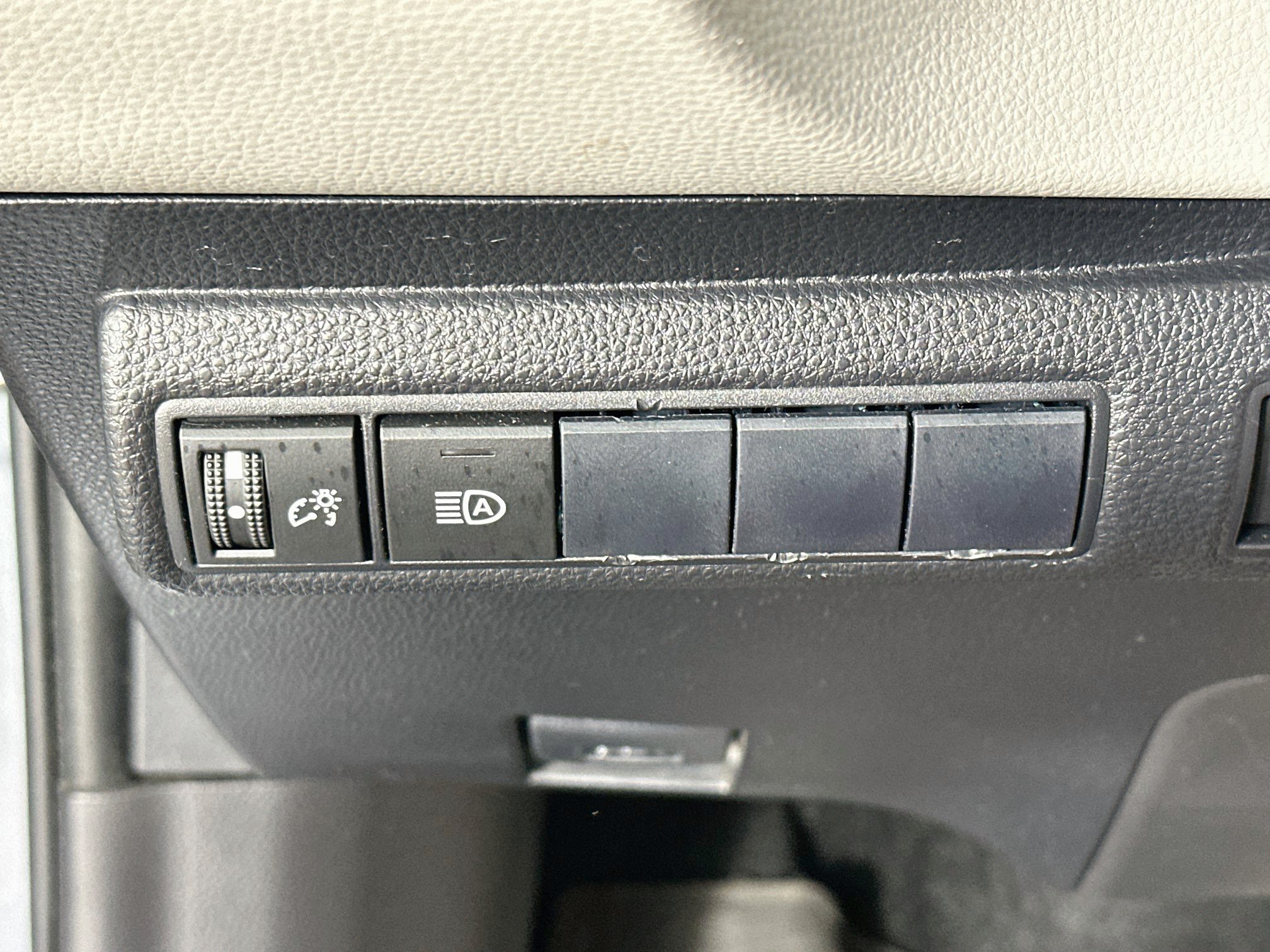 Used 2020 Toyota Corolla LE FWD image 17