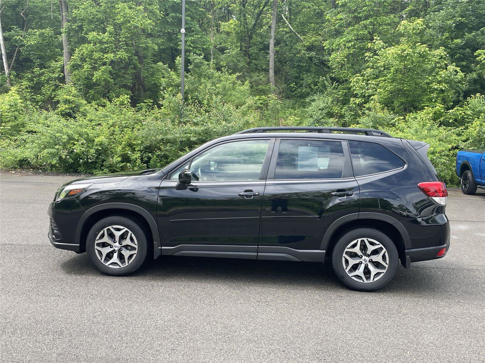 Certified 2023 Subaru Forester Premium AWD/4WD image 2