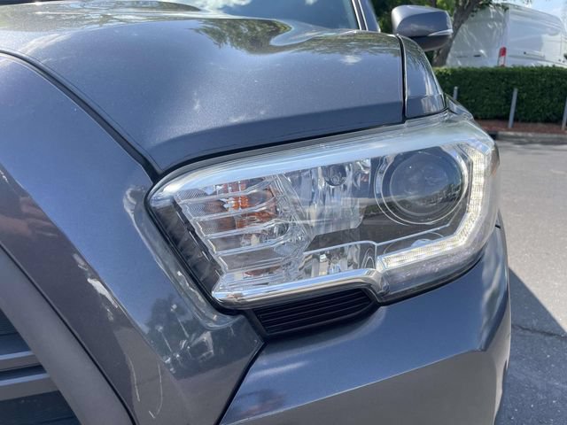 Used 2020 Toyota Tacoma TRD Sport w/ TRD Premium Sport Package AWD/4WD image 40