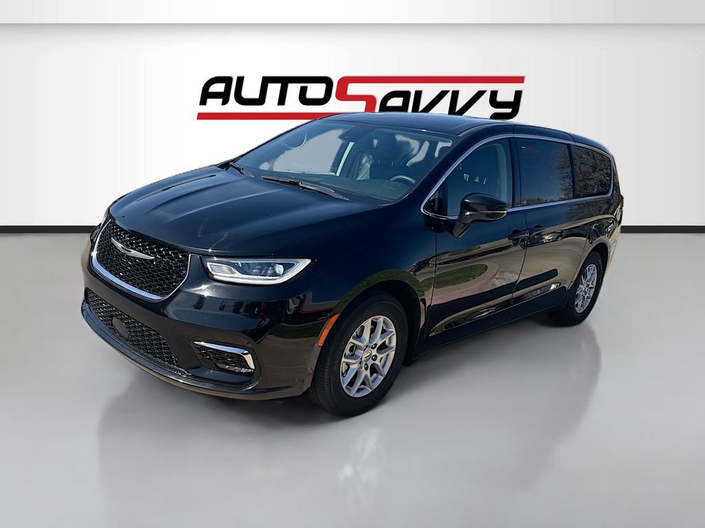 Used 2024 Chrysler Pacifica Touring-L FWD image 3