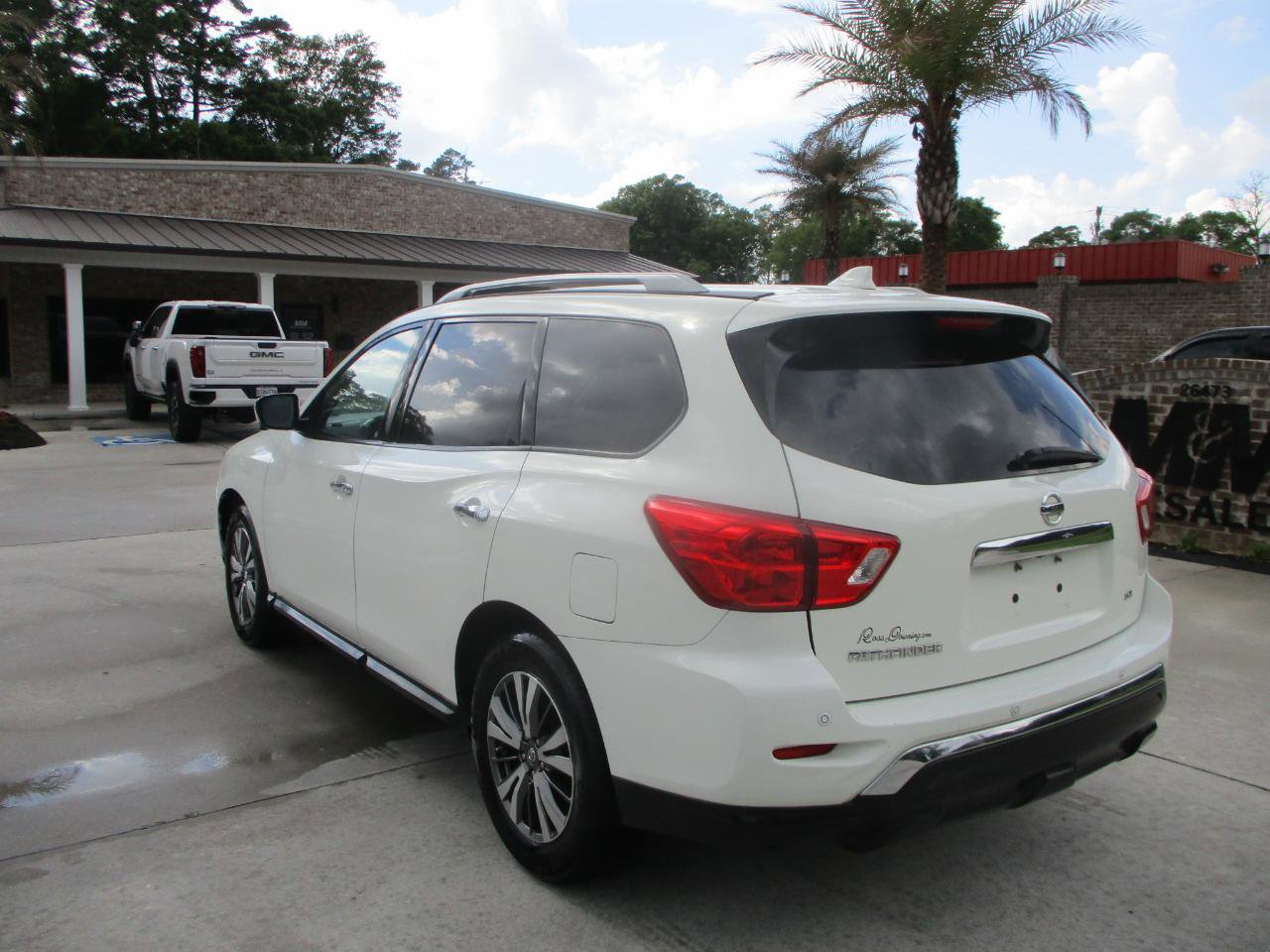 Used 2019 Nissan Pathfinder SL image 10