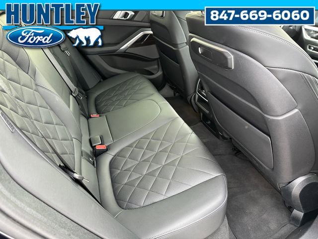 Used 2024 BMW X6 xDrive40i w/ Premium Package image 13