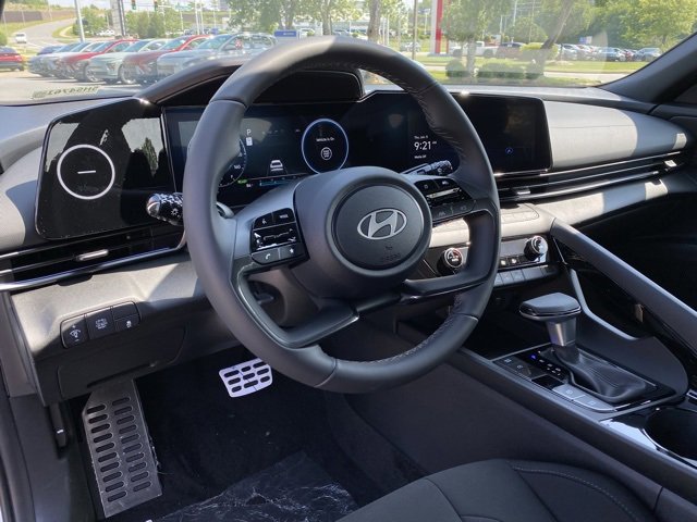 New 2025 Hyundai Elantra SEL image 9