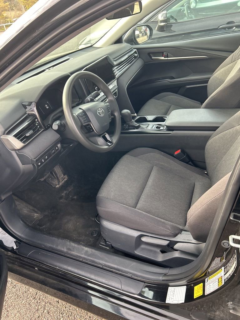 Used 2025 Toyota Camry LE image 8