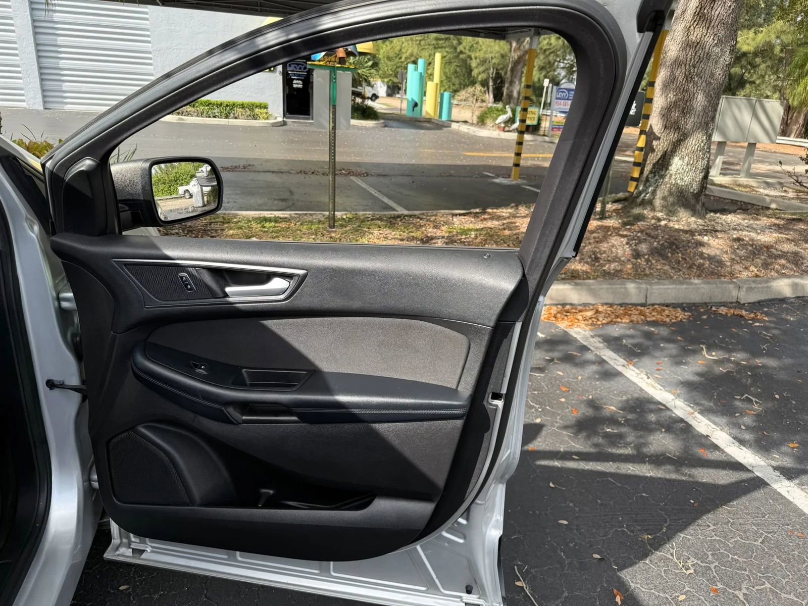 Used 2018 Ford Edge SE image 25