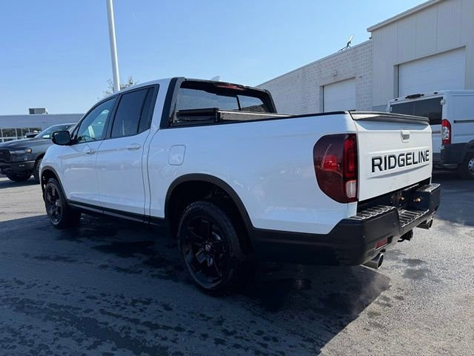 Used 2025 Honda Ridgeline Black Edition image 3