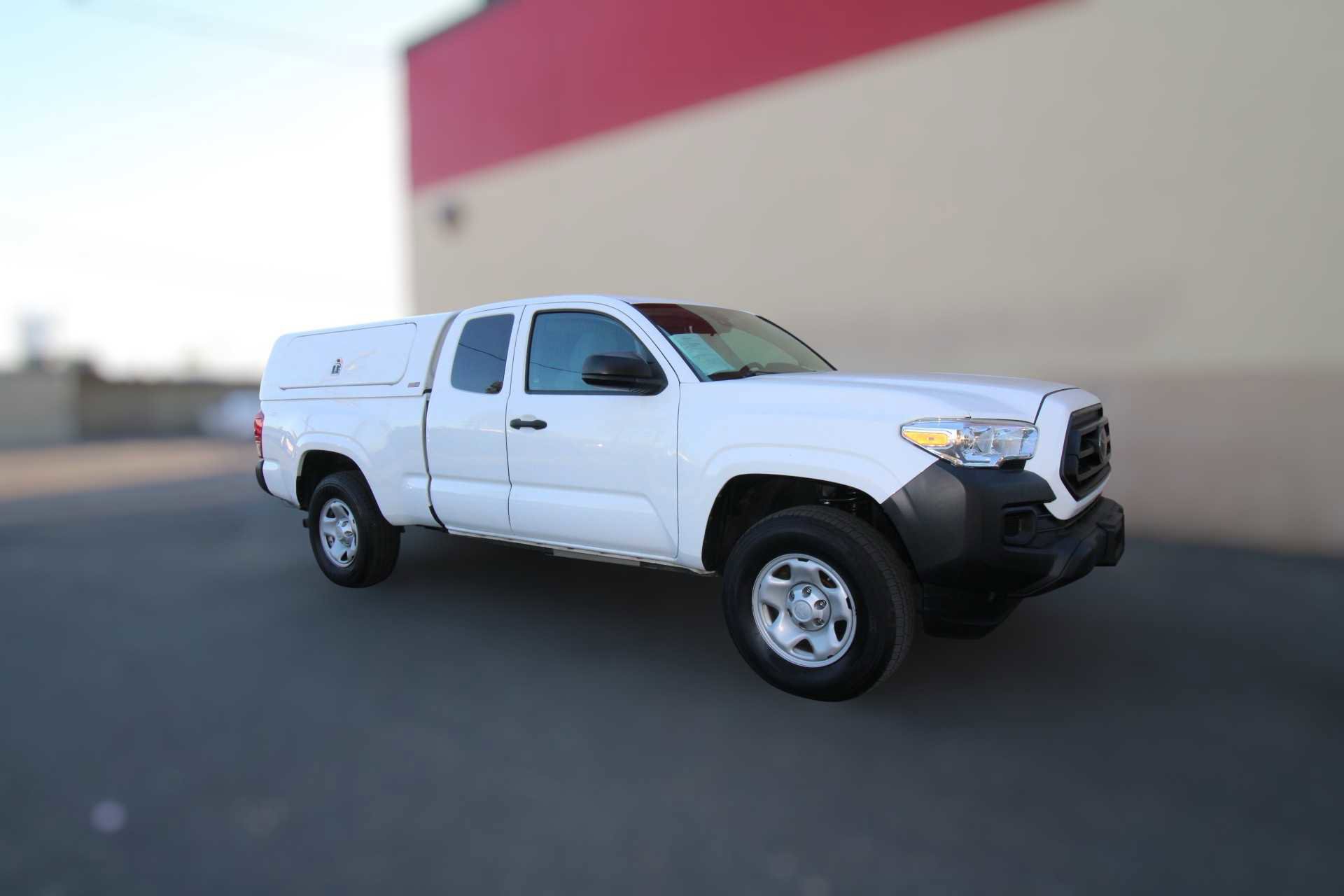 Used 2020 Toyota Tacoma SR image 3