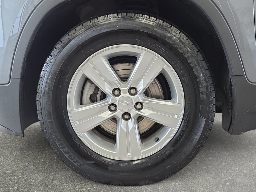 Used 2020 Chevrolet Trax LS FWD image 28