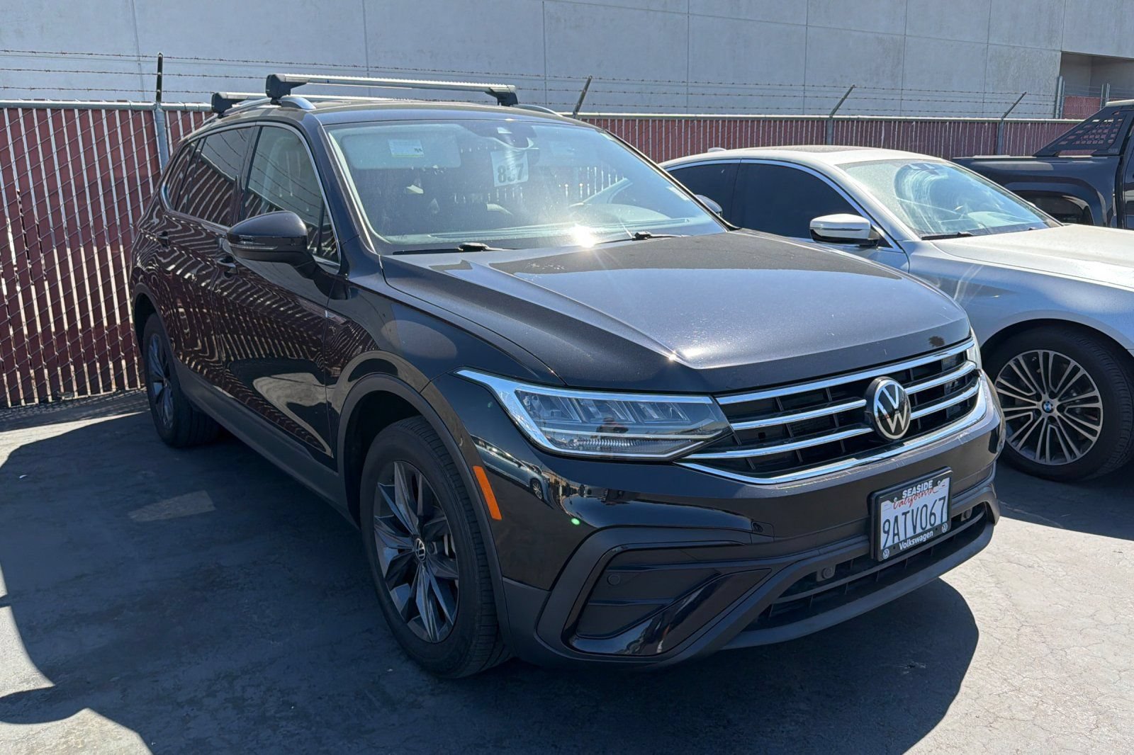 Used 2022 Volkswagen Tiguan SE FWD image 2