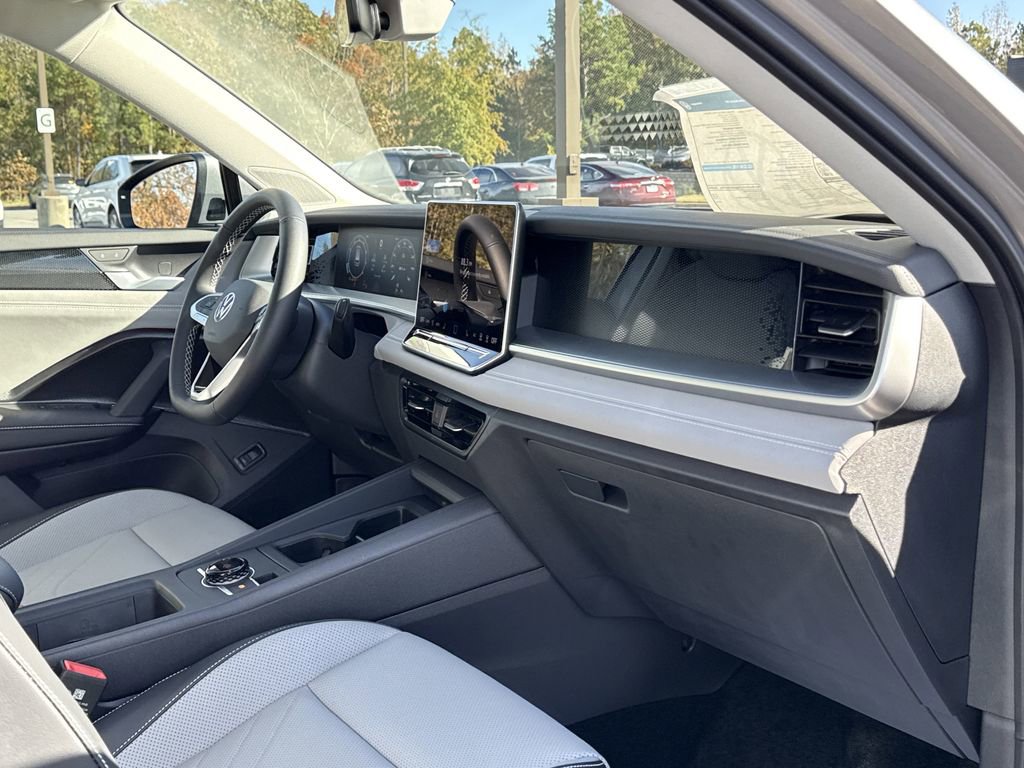 New 2026 Volkswagen Tiguan SE image 22