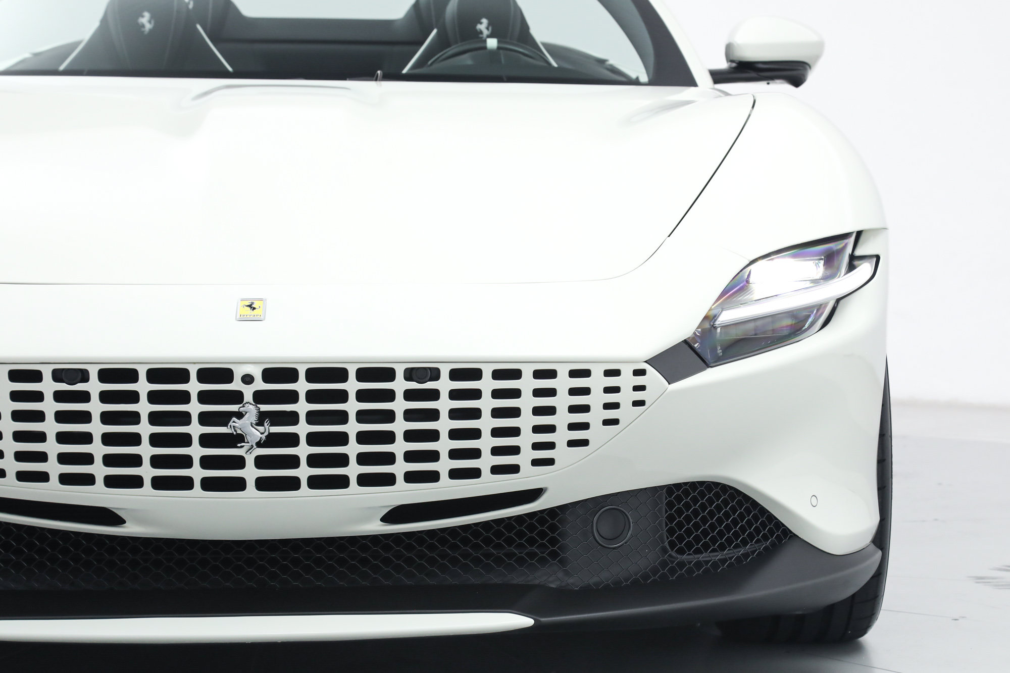 Certified 2025 Ferrari Roma Spider RWD image 15