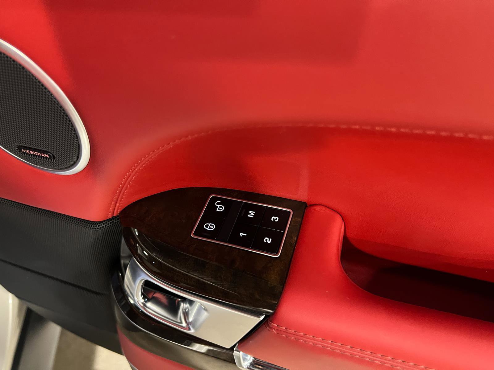 Used 2015 Land Rover Range Rover Autobiography image 49