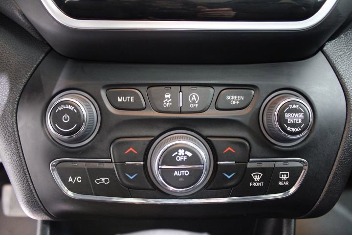 Used 2022 Jeep Cherokee Limited image 35