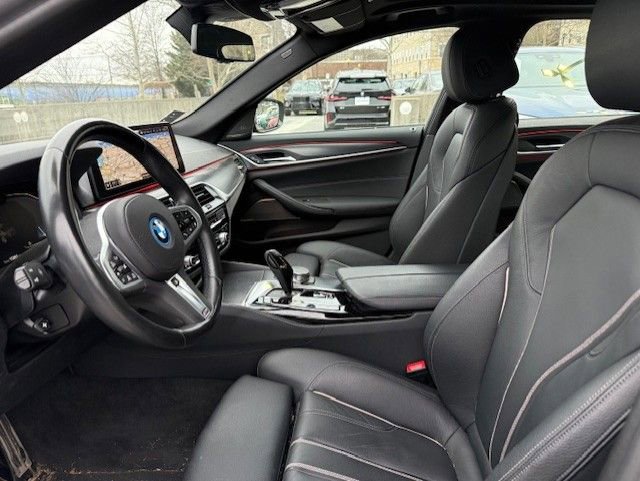 Certified 2023 BMW 530e xDrive 530e iPerformance w/ Premium Package image 3