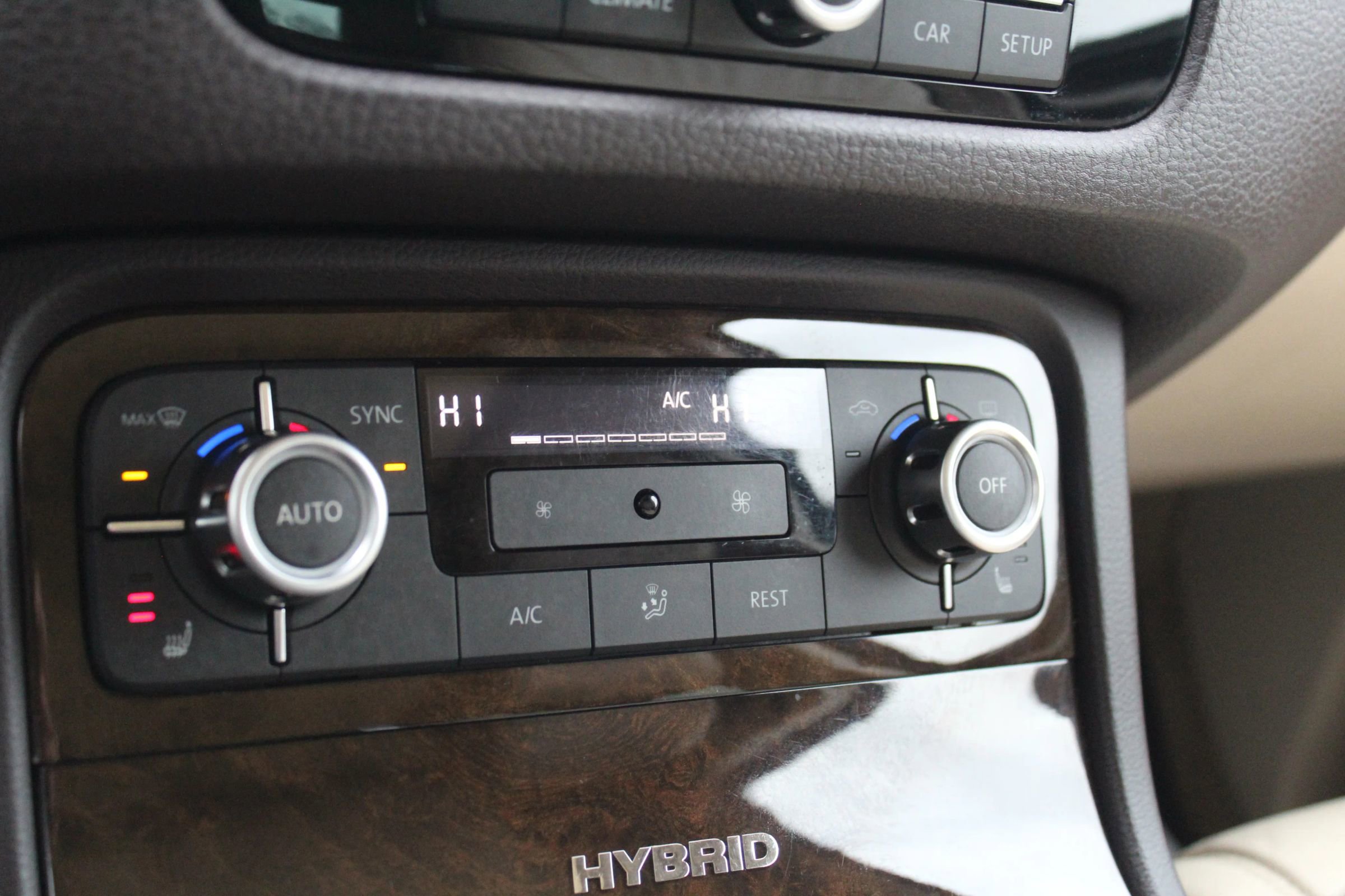 Used 2014 Volkswagen Touareg Hybrid image 33