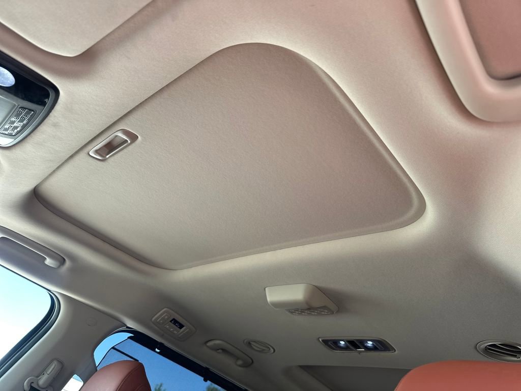 Used 2025 Kia Carnival SX image 18