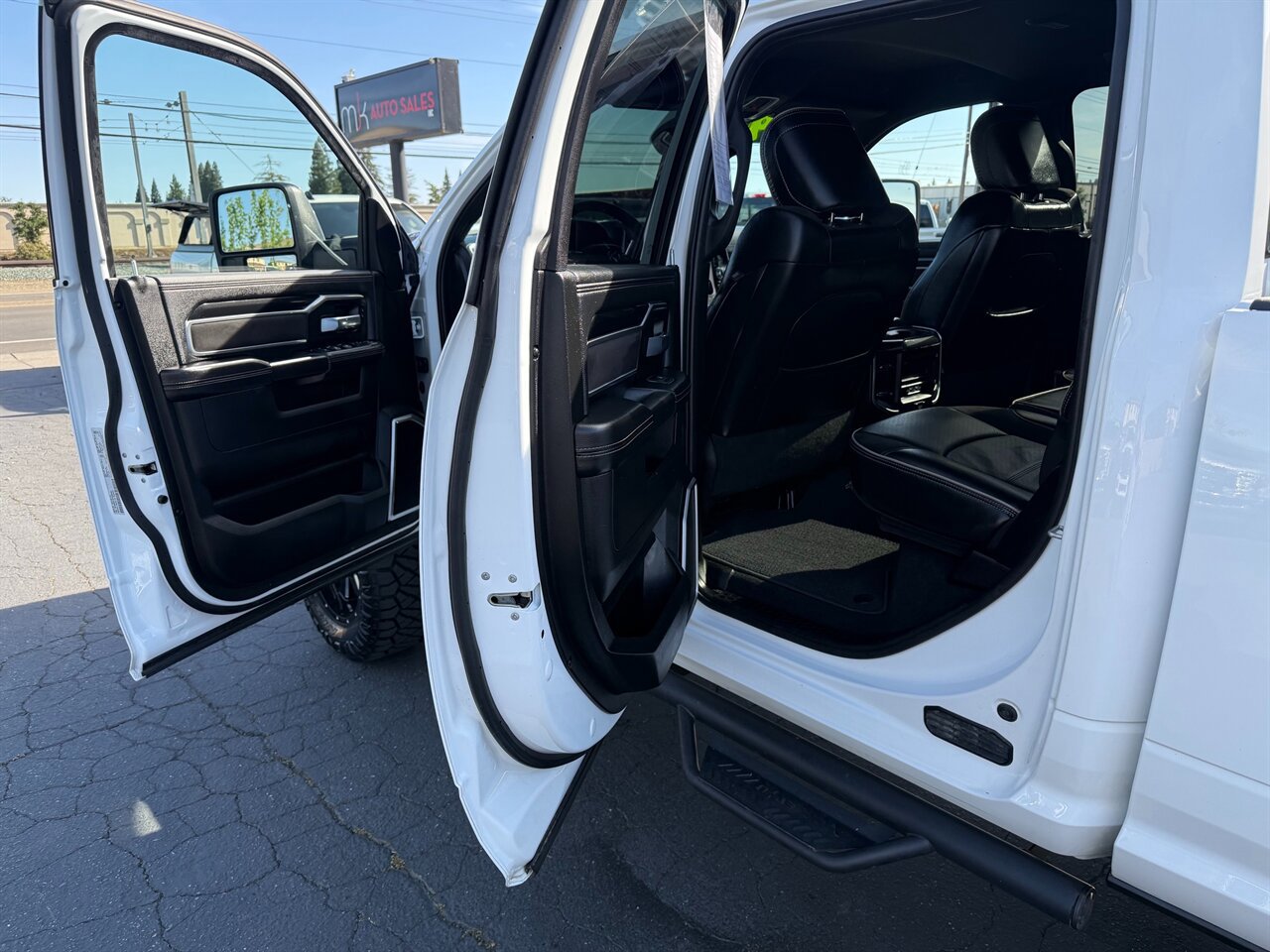 Used 2023 RAM 2500 Laramie AWD/4WD image 15