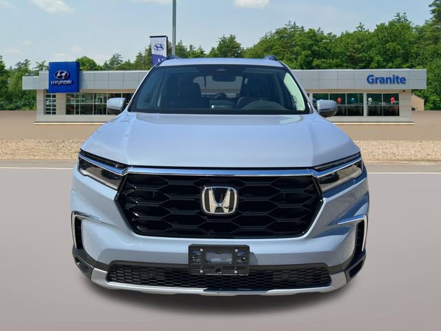 Used 2025 Honda Pilot Touring image 3