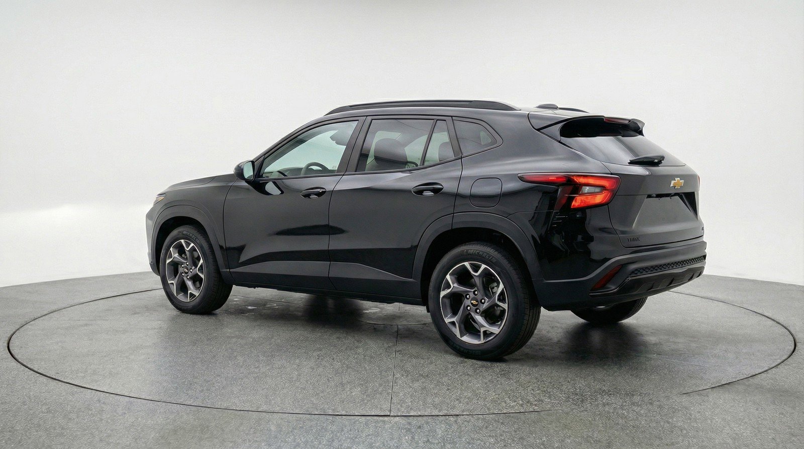 Used 2025 Chevrolet Trax LT FWD image 6