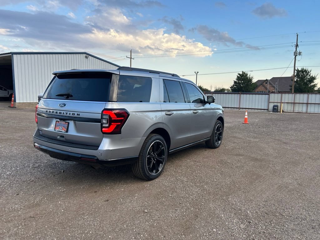 Used 2023 Ford Expedition Limited AWD/4WD image 6