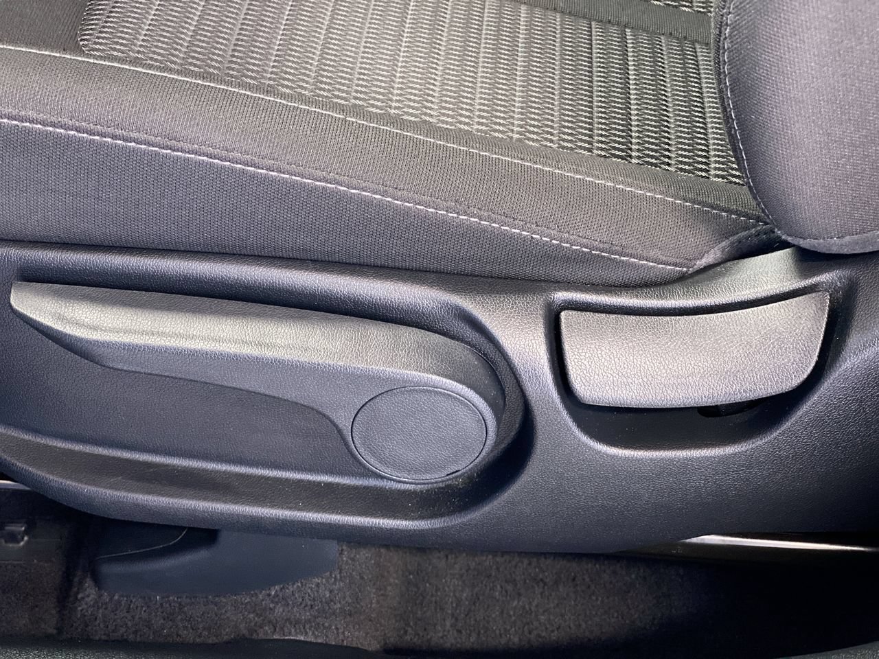 Certified 2026 Kia Sorento LX FWD image 17