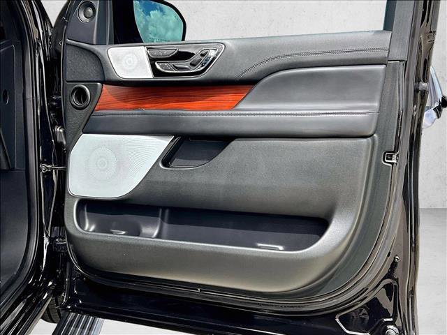 Used 2023 Lincoln Navigator L Reserve RWD image 19