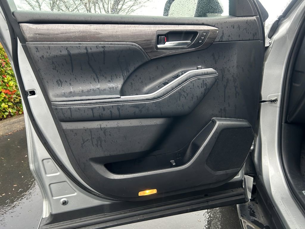 Used 2022 Toyota Highlander Platinum image 22