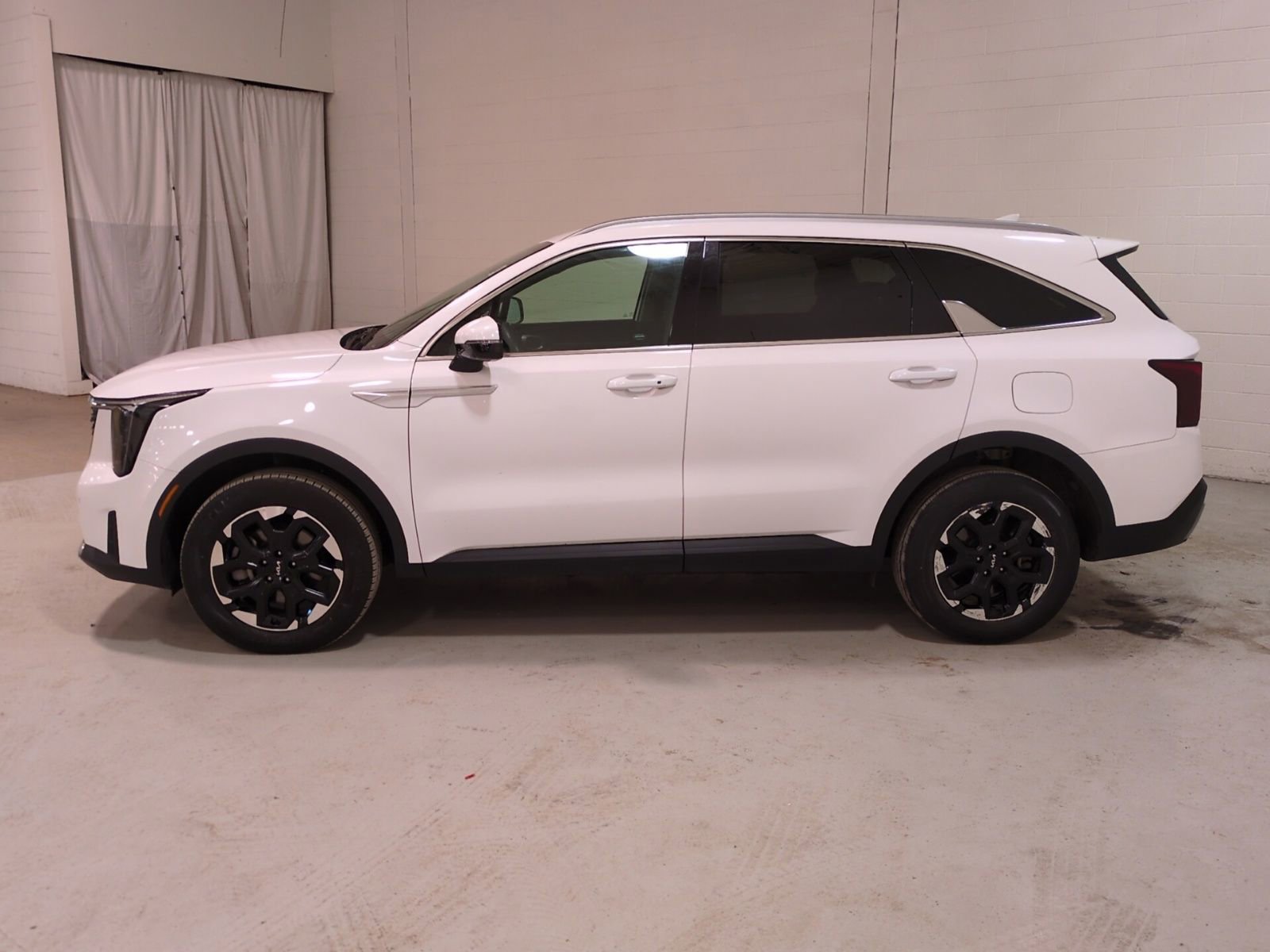 Certified 2025 Kia Sorento S AWD/4WD image 6