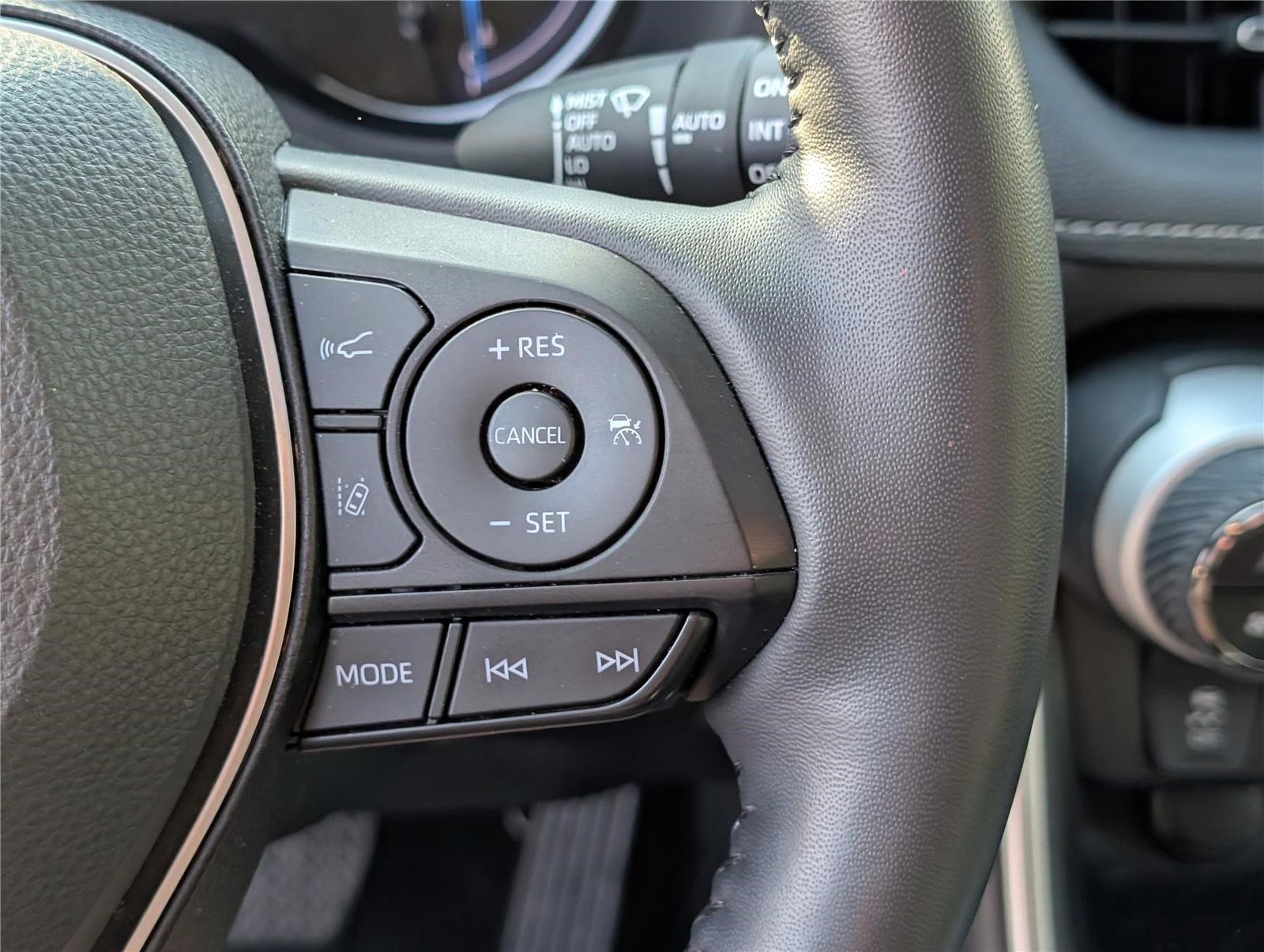 Used 2023 Toyota RAV4 XLE Premium AWD/4WD image 25