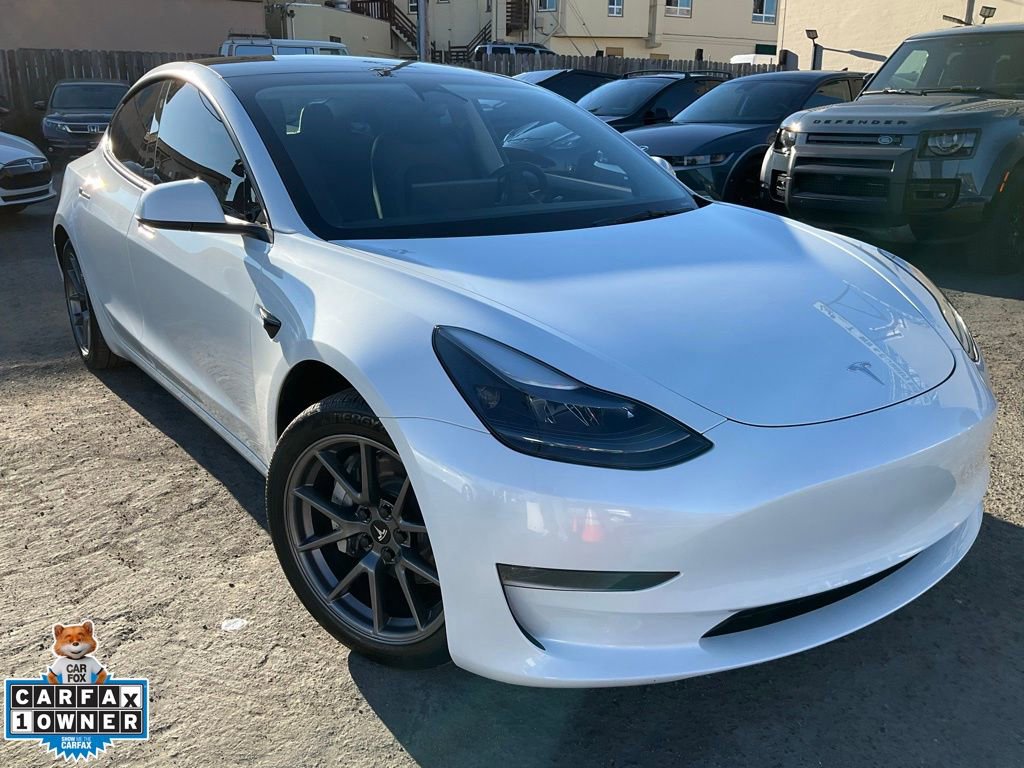 Used 2023 Tesla Model 3 Standard Range image 1
